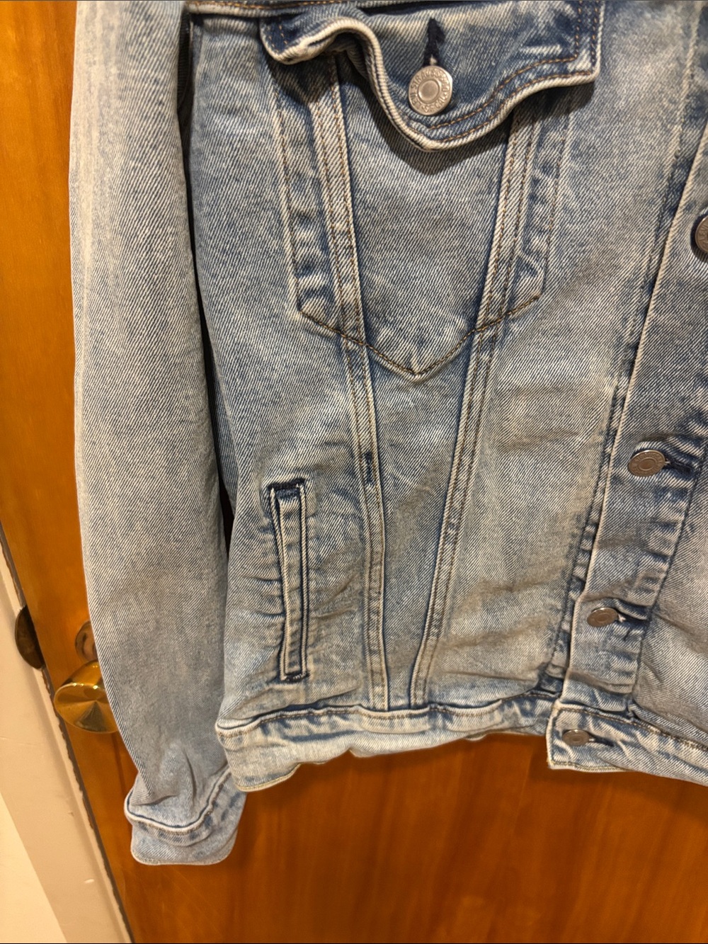Levi's Light Blue Denim Trucker Jacket - Picture 7 of 11